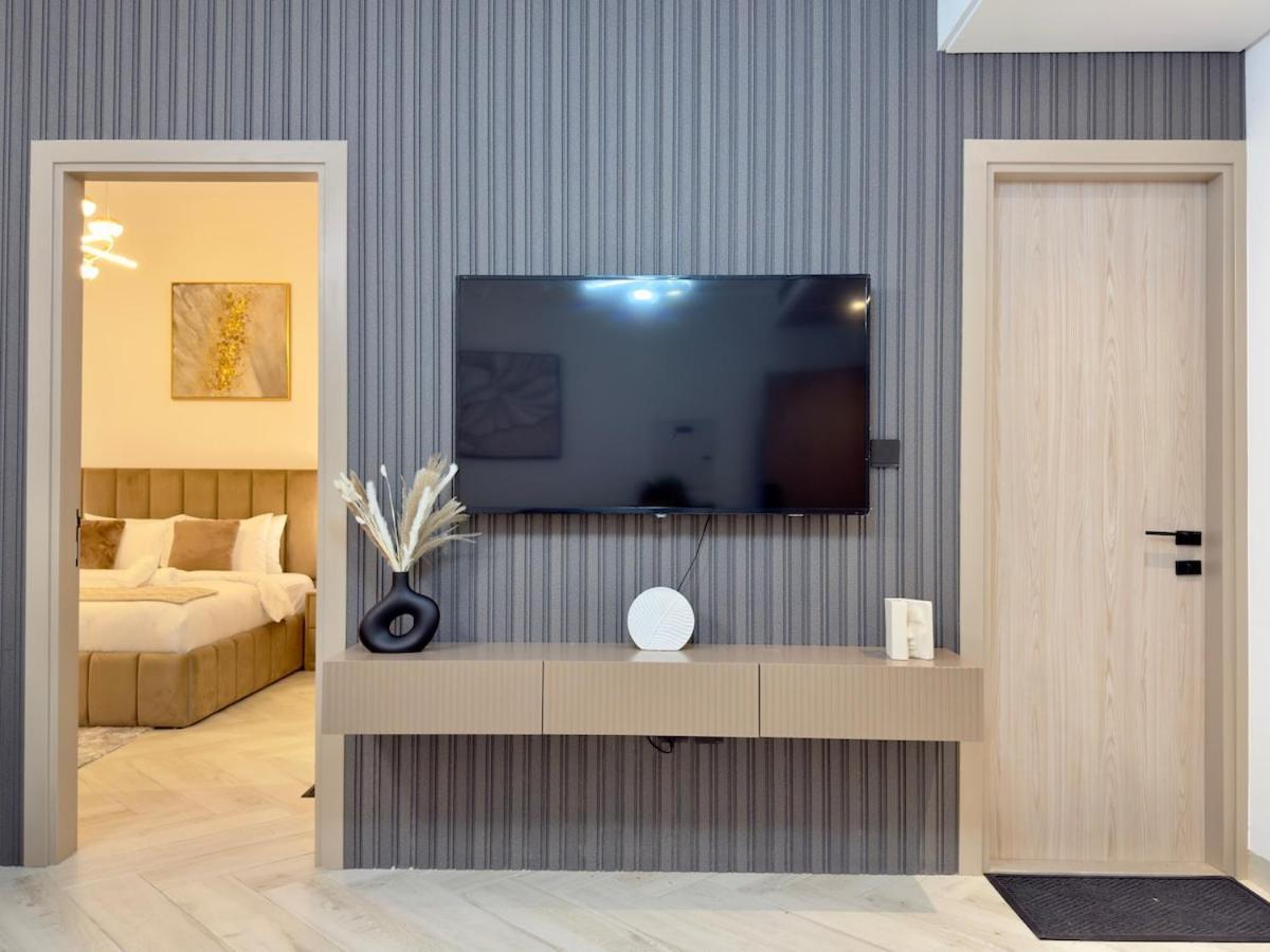Apartment Brand New-fully Furnished Elegant 1br In Jvc *
